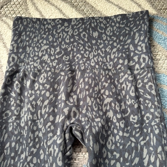Spanx Women’s Look At Me Now Seamless Leggings Indigo Leopard Size Small - Picture 3 of 6